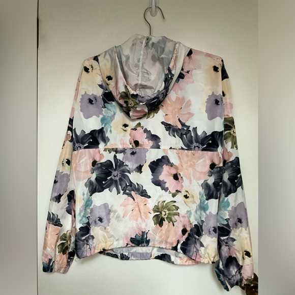 Thread & Supply Women's Tyrell Blush Floral Hooded Windbreaker Size Medium - Picture 4 of 6
